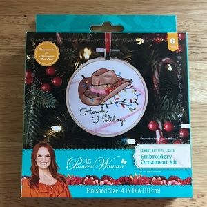 The Pioneer Woman Embroidery Ornament Kit